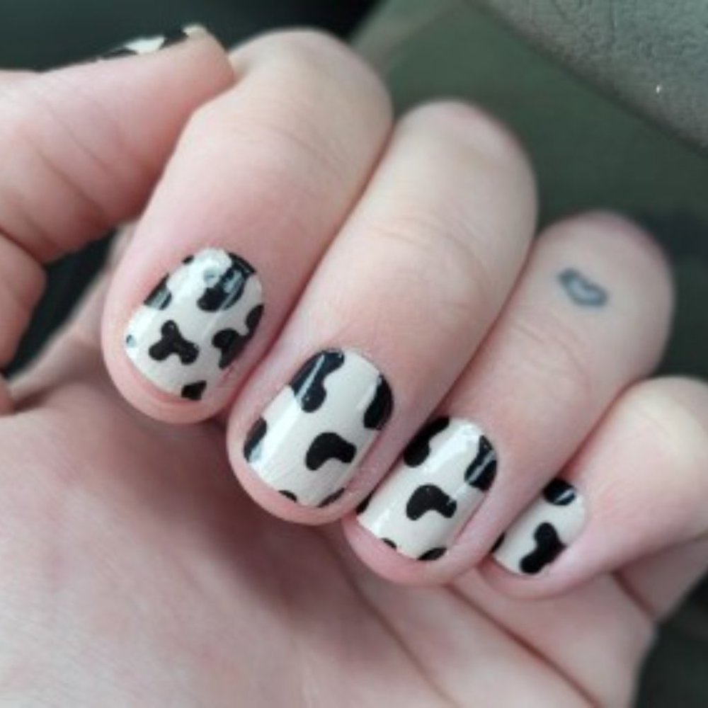 RETIRED Color Street Nail Strips In A Moo-d
